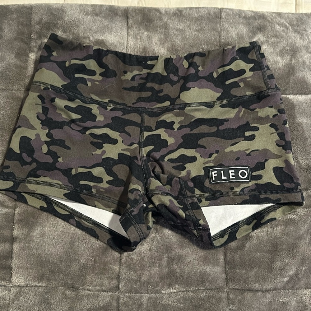 FLEO shorts